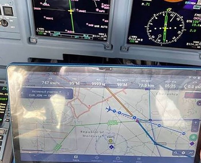 Авиакомпания «Россия» перейдет с iPad на российские электронные бортовые планшеты. Поначалу ими оснастят лайнеры Superjet 100