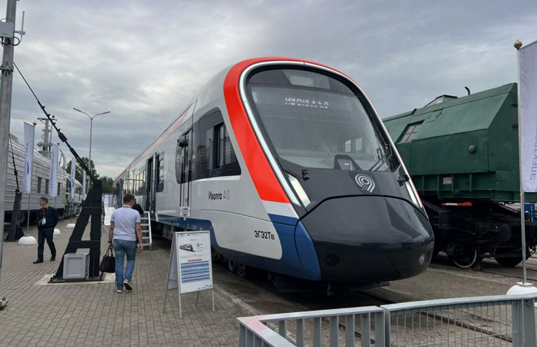 Представлен поезд «Иволга 4.0»: максимальная скорость 160 км/ч, по три двери на вагон и беспроводные зарядки для смартфонов