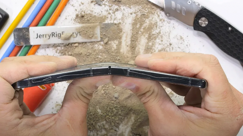 Совсем не хрупкая красота: раскладушка Samsung Galaxy Z Flip5 с честью прошла тест на выживание