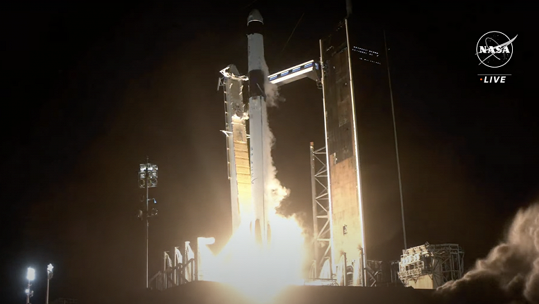 Компания Илона Маска отправила на орбиту четырех человек, включая россиянина: состоялся успешный запуск миссии Crew-7