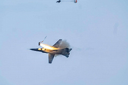 Уникальные кадры катапультирования из МиГ-23. Фотографу удалось заснять всю последовательность