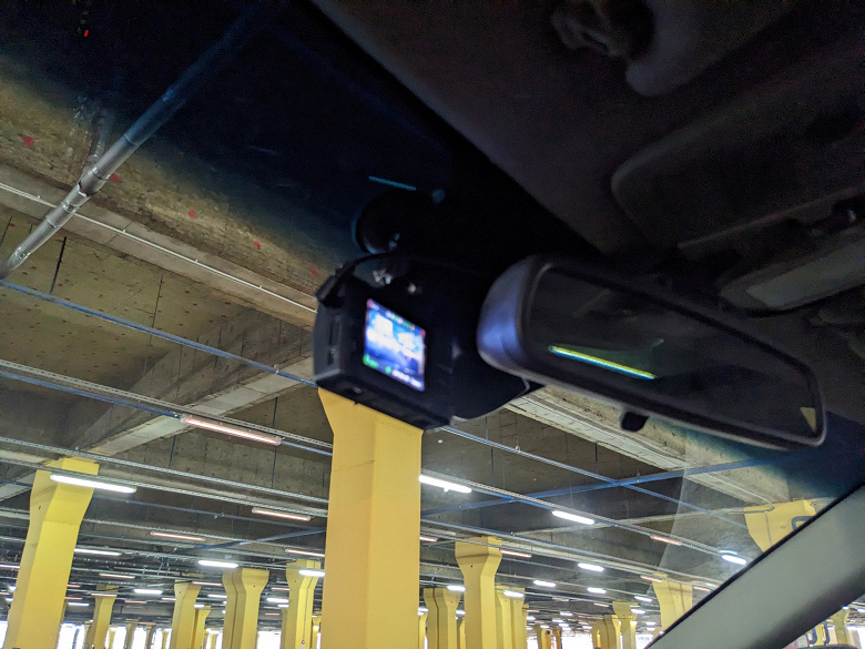 Обзор автомобильного видеорегистратора с радар-детектором Playme Lite