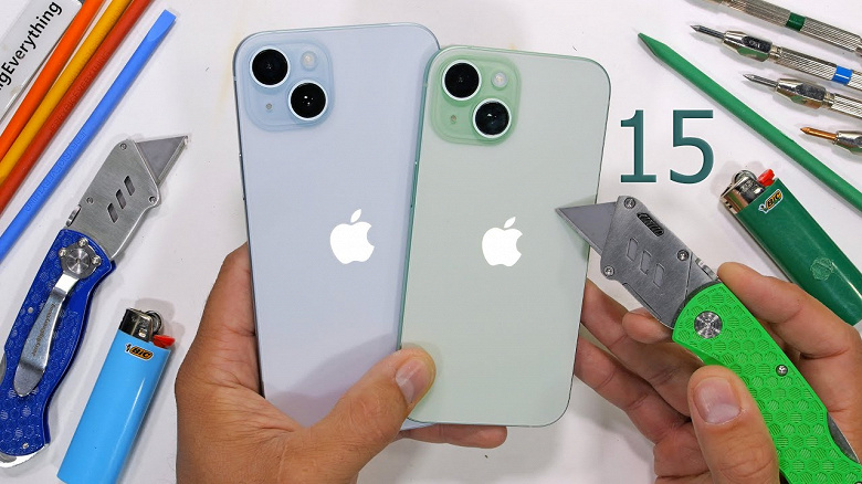 Обычный iPhone 15 оказался прочнее хвалёного титанового iPhone 15 Pro Max. Как минимум тест на изгиб у JerryRigEverything младшая модель прошла