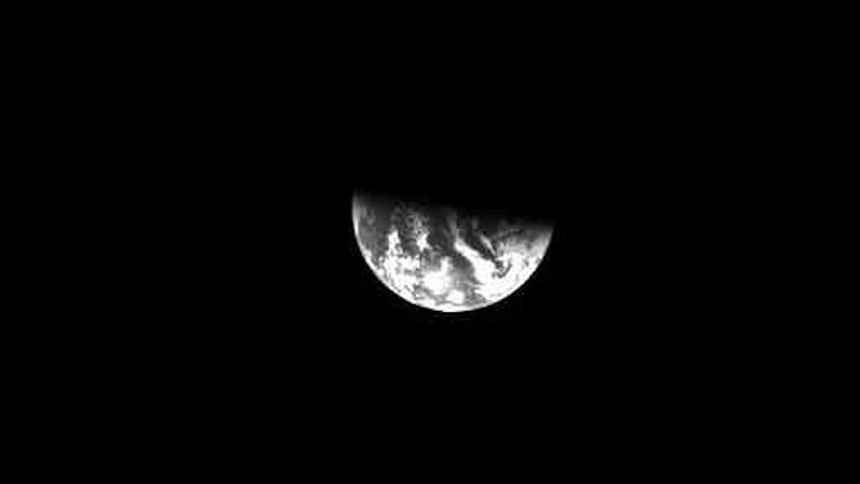 Японская миссия SLIM сделала изображение Земли в качестве теста камеры, которая поможет зонду совершить точную посадку на Луну
