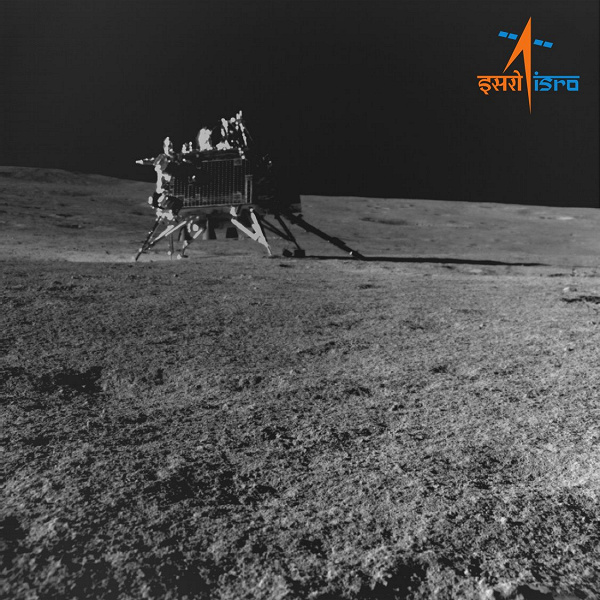 Индия столкнулась с проблемами на Луне: луноход «Прагьян» и посадочный модуль «Викрам» не пробудились в назначенное время