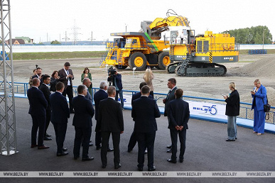 БелАЗ представил суперновинки: 130-тонный водородный самосвал и 200-тонный гидравлический экскаватор