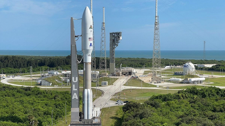 Ракета Atlas V вместе со шпионским спутником возвращены на стартовую площадку