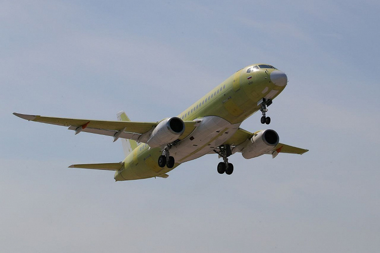 Авиалайнер SJ-100 уже в небе, но так ли много в нем российского? ОАК рассказала об импортозамещении систем самолета