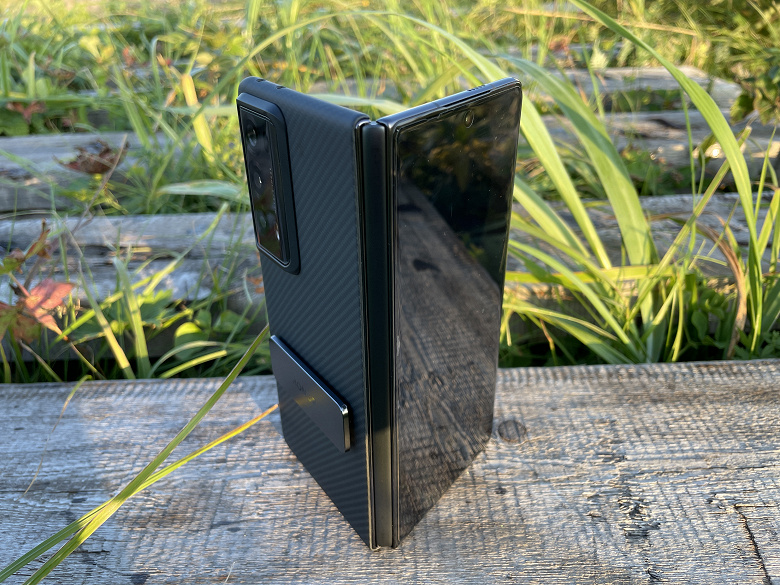 Смартфон Honor Magic V2: первый взгляд на самую продвинутую мобильную раскладушку