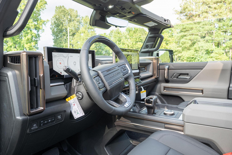 830 л.с., адаптивная система пневматической подвески, аудиосистема Bose с 14 динамиками, клиренс 330 мм. Редкий GMC Hummer EV Edition 1 2024 выставили на продажу