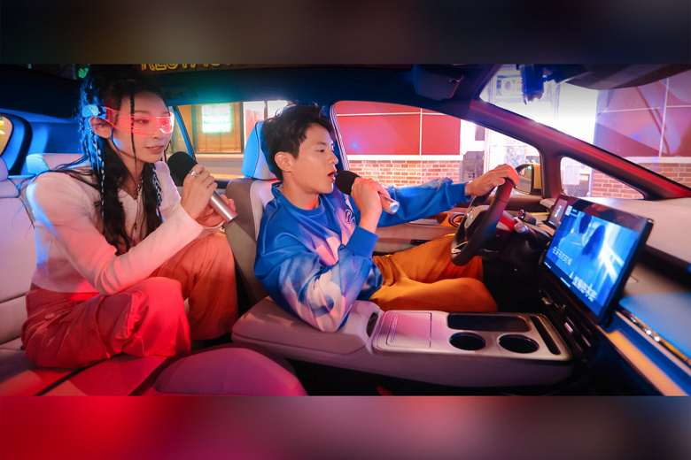 Автомобиль с огромным спальным местом и экраном площадью 5 кв. м. Первая модель Aion официально выходит за пределами Китая
