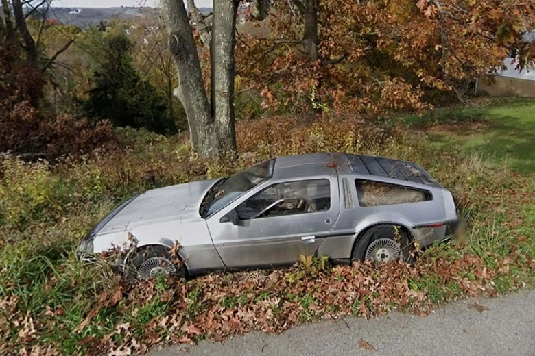 Легендарный DeLorean DMC-12 из «Назад в будущее» нашли брошенным на картах Google