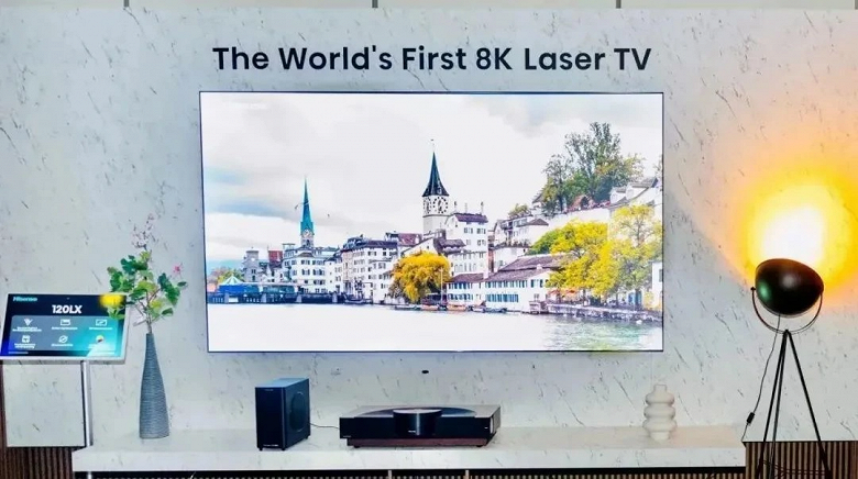 Огромный 120-дюймовый телевизор можно свернуть в трубочку и легко занести в любую квартиру. Hisense решила серьёзную проблему
