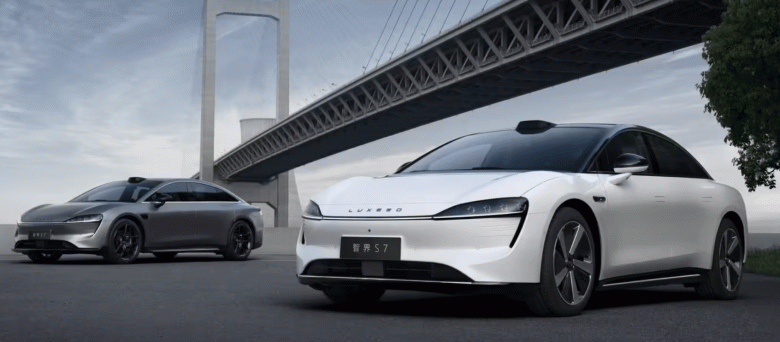 Первый автомобиль Huawei и Chery с автопилотом, пневмоподвеской и видеоиграми выйдет в ноябре