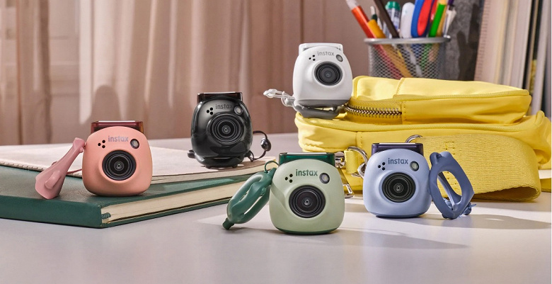 Представлена мини-камера Fujifilm Instax Pal для моментальных фото