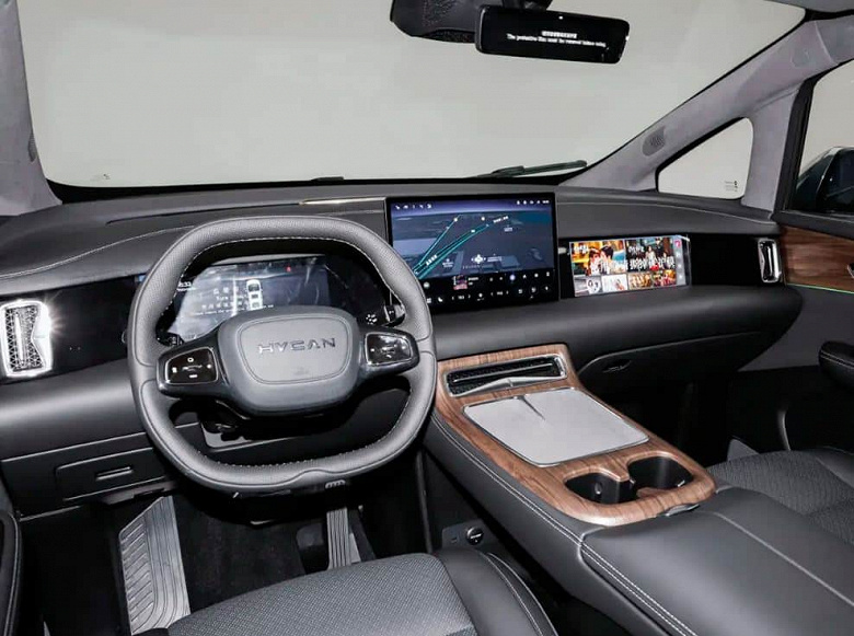Увеличенная альтернатива Toyota Alphard с очень быстрой зарядкой, четырьмя экранами и запасом хода 762 км. Минивэн Hycan V09 доступен в Китае
