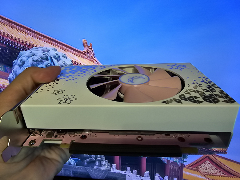 Обзор видеокарты Zephyr GeForce RTX 3060 ITX Sakura&Snow (12 ГБ)