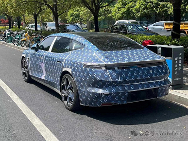 Тот же Zeekr 001, но с прицелом на конкуренцию с Porsche Panamera. Новые изображения Lynk & Co ZERO