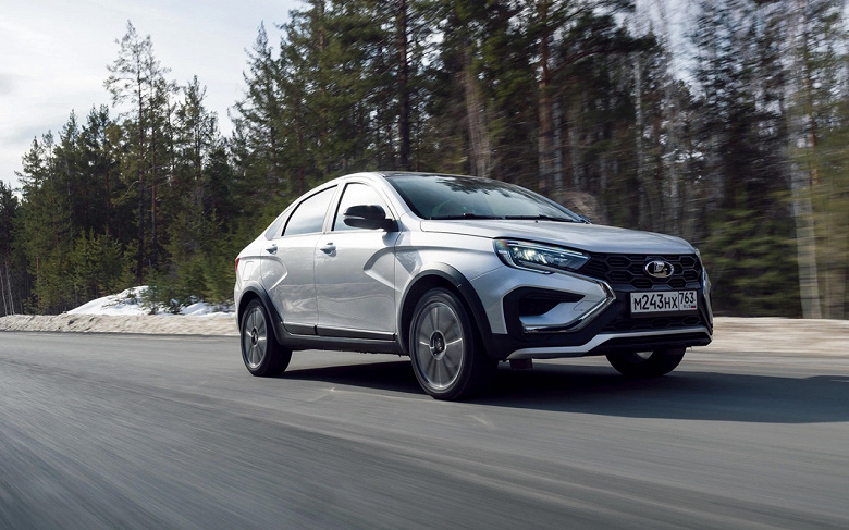 Lada Vesta — новая, а проблемы — старые. В первом тесте Vesta с вариатором обнаружились «глюки» приборной панели, барахлящий круиз-контроль и плохо работающие подрулевые рычажки