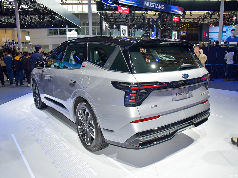 Представлен полноприводный семиместный Ford Edge L 2024