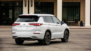 В Россию приехали Mitsubishi Outlander с мотором и коробкой передач от Nissan X-Trail. Есть версии как с передним приводом, так и с полным