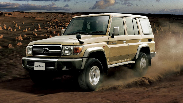 Неубиваемый Toyota Land Cruiser 70 сильно подешевел в России: за месяц цена снизилась на 600 тыс. рублей