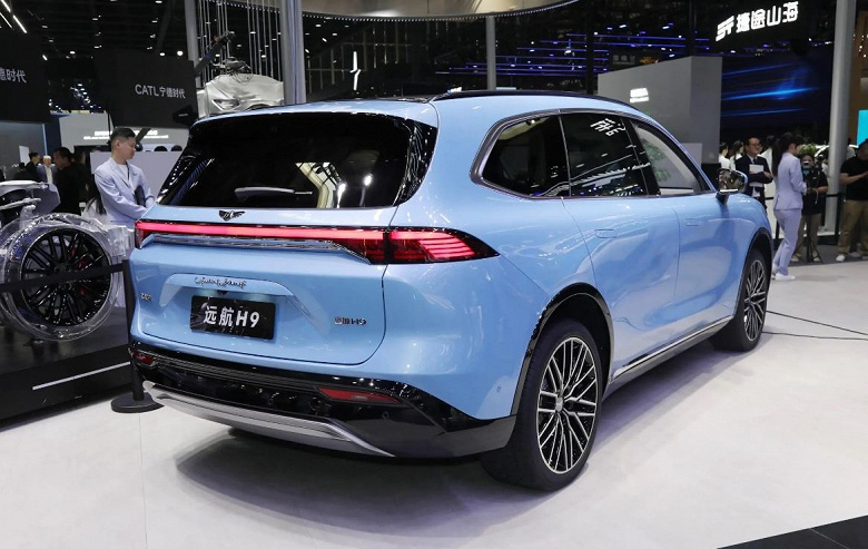 Альтернатива Hongqi и Porsche Cayenne с трудно выговариваемым названием. Представлен премиальный кроссовер Dayun Yuanhang H9