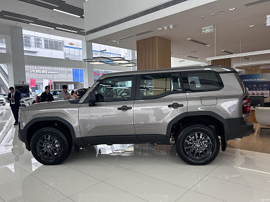 Новый Land Cruiser Prado 250 местного производства появился в дилерских салонах Toyota в Китае, скоро старт продаж