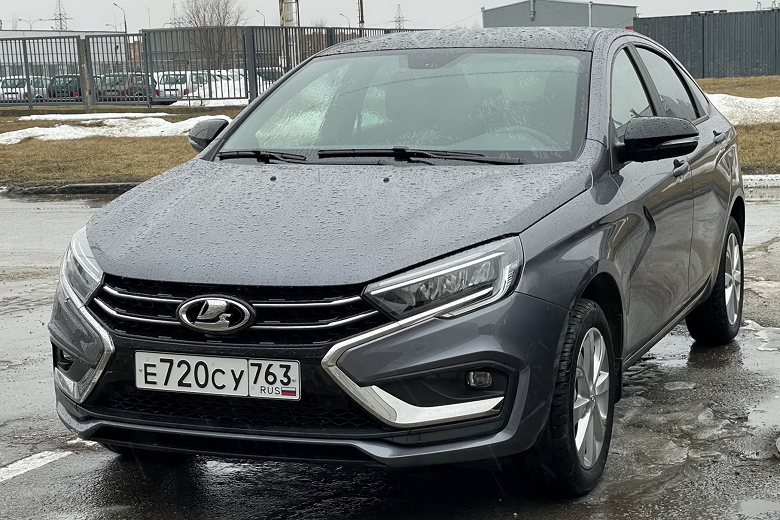 АвтоВАЗ вернул Lada Vesta ещё одну функцию и начал красить машины в новый цвет