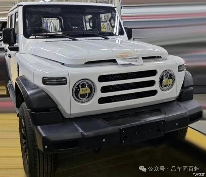 «Китайский УАЗ» BAIC BJ212 полностью избавился от советских корней, получил мотор Mitsubishi и стал похожим на Land Rover Defender. Живые фото машины