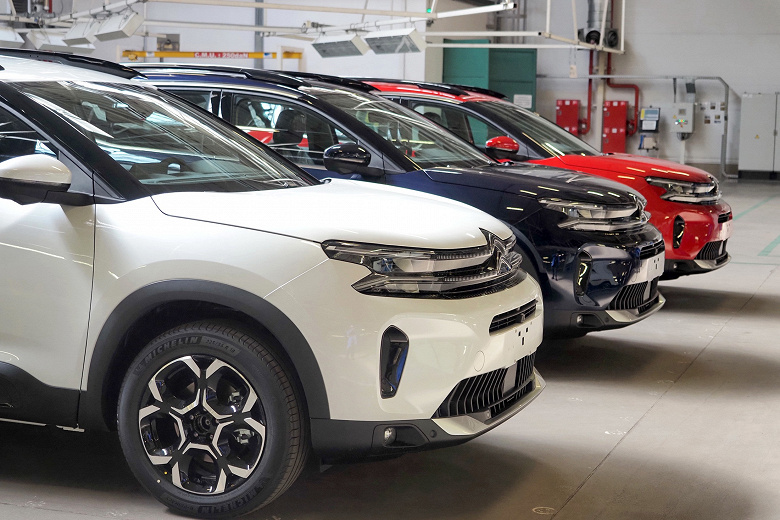 Стартовали продажи кроссовера Citroen С5 Aircross российского производства: 8-ступенчатый «автомат», 3 года гарантии и прямая скидка 300 тыс. рублей