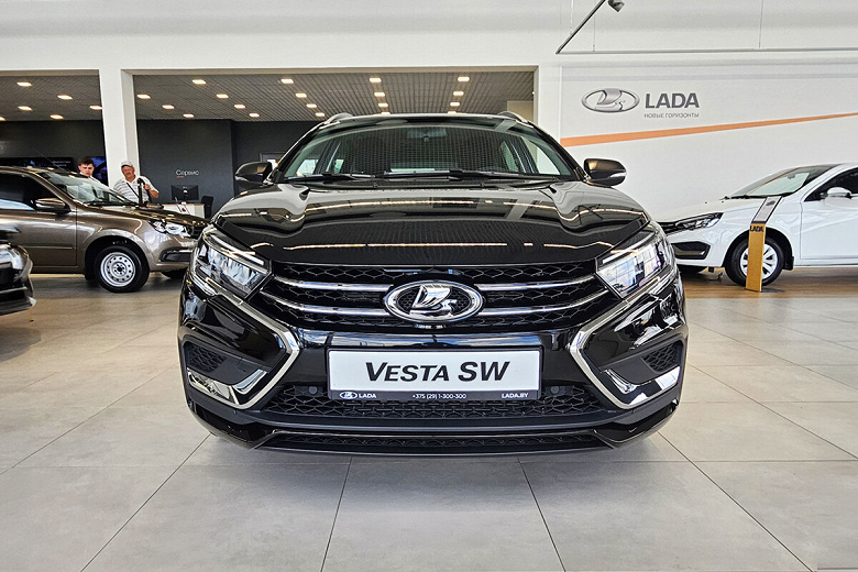 Lada Vesta Comfort 2024 в Белоруссии оценили в 1,2 млн рублей – на 300 тыс. рублей дешевле, чем в России