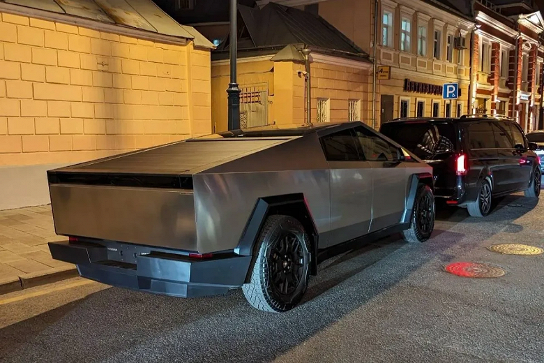 В Москве появился первый Tesla Cybertruck