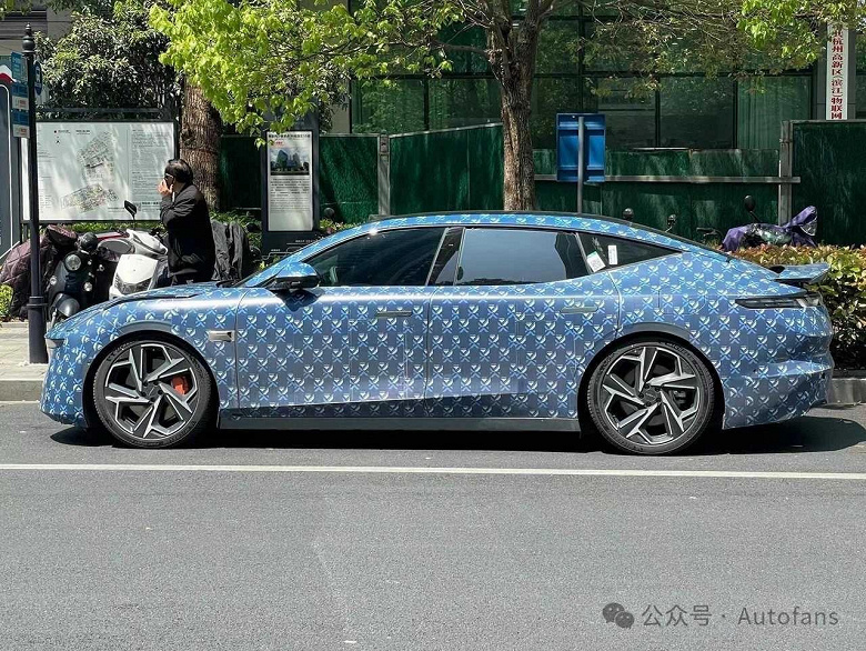 Тот же Zeekr 001, но с прицелом на конкуренцию с Porsche Panamera. Новые изображения Lynk & Co ZERO