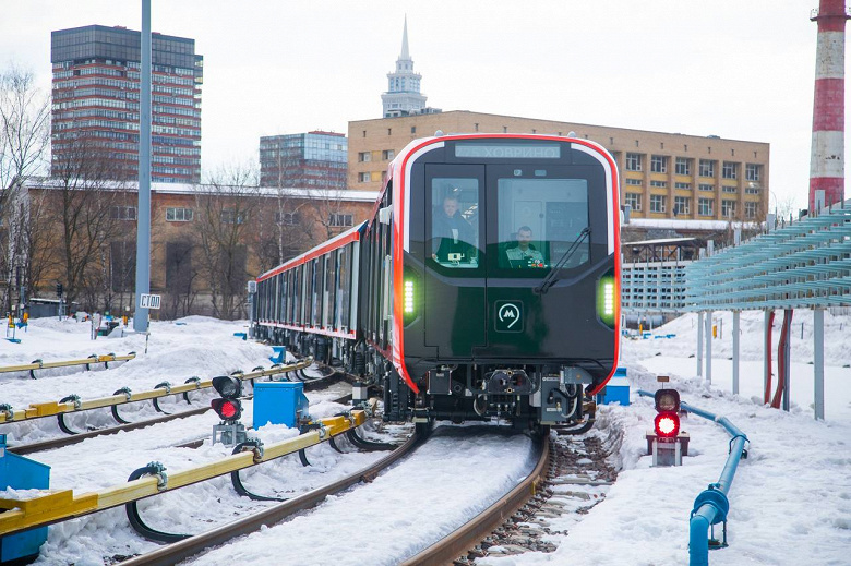 Новейший поезд «Москва-2024» вышел на линию столичного метро