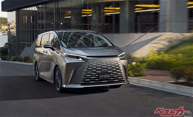 Новейший Lexus LM подешевел на 32 тыс. долларов и стал ещё больше похожим на Toyota Alphard