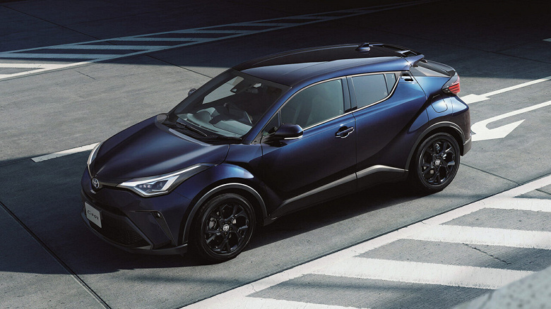 Продавцы из разных городов России предлагают кроссовер Toyota C-HR 2023. Можно выбрать из трёх версий, есть и с полным приводом