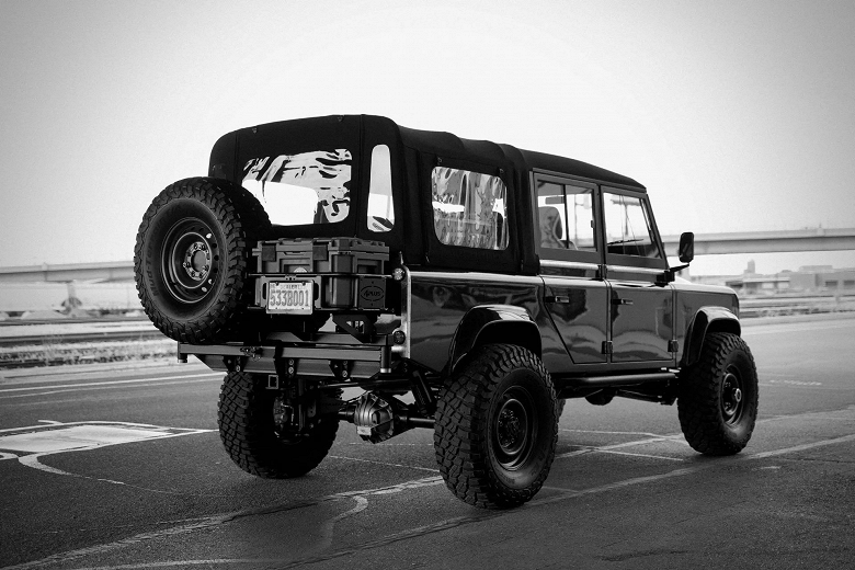 Land Rover Defender на базе Jeep Wrangler получил мотор LT1 V8 и кузов с кевларовым покрытием