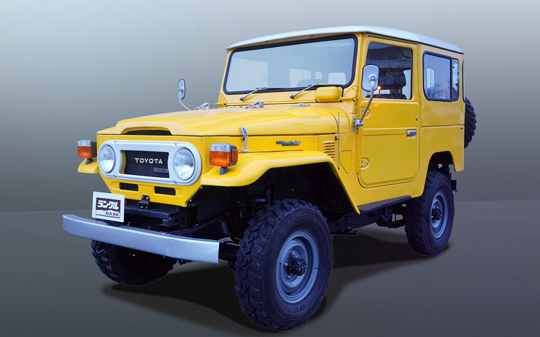 Представлена новая версия Toyota Land Cruiser 70. Она «позирует» вместе с Toyota Land Cruiser (J40)