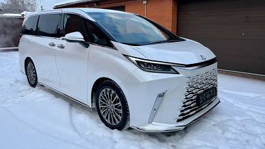 Люксовая версия новейшей Toyota Alphard приехала в Россию. В продаже появился минивэн Lexus LM второго поколения, все машины полноприводные