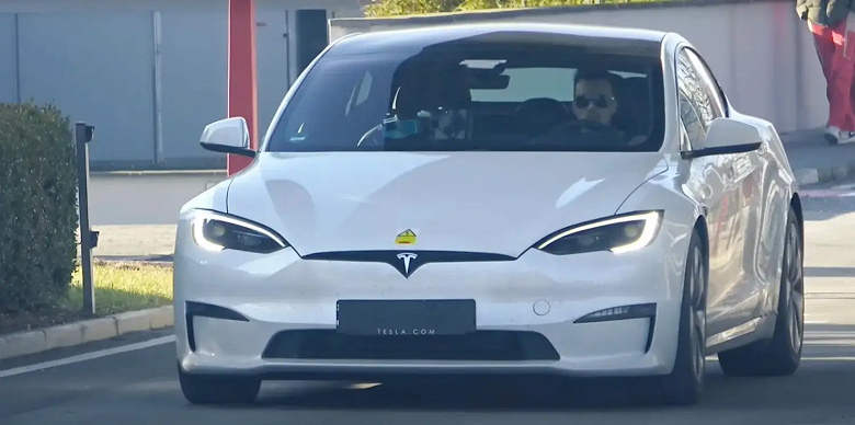 Ferrari тестирует Tesla Model S Plaid, создавая собственный электромобиль