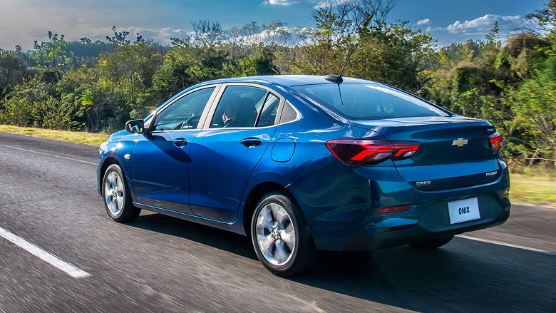 В Россию приехали новые седаны Chevrolet Onix: 132 л.с. и 6-ступенчатый «автомат» — за 1,9 млн рублей