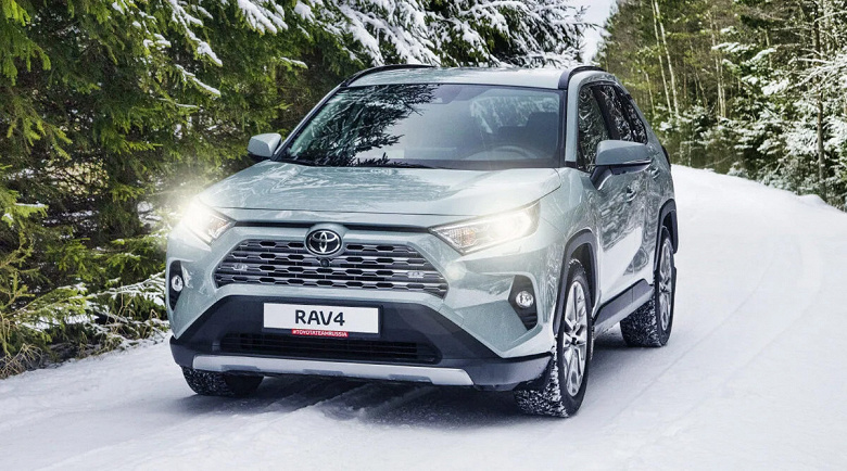 Кроссовер Toyota RAV4 подешевел в России