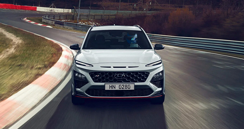 Стоимость Hyundai Kona в России снизилась до 2,8 млн рублей. За эту сумму предлагают кроссовер 2022 года