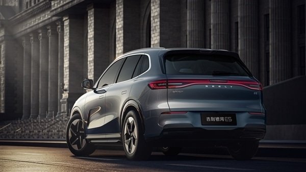 Geely дешевле $18 000, копирующий Porsche Macan и Mercedes-Benz EQC, выйдет на мировой рынок уже в августе