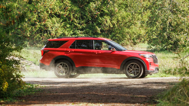 Представлен Ford Explorer 2025. Сильно обновлённый интерьер, 400 л.с., 10-ступенчатый «автомат» и полный привод во всех комплектациях