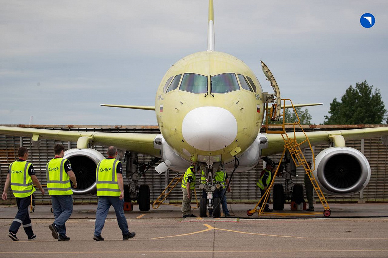 Российский импортозамещённый самолёт SJ-100 выполнил первый полёт по программе лётных сертификационных испытаний — тестировали отечественную топливную систему