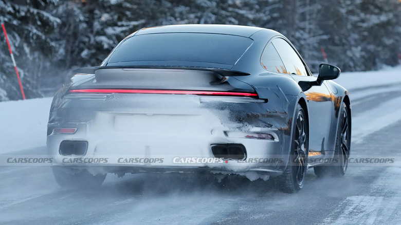 Porsche 911 Turbo 2025-го модельного года показали со всех сторон