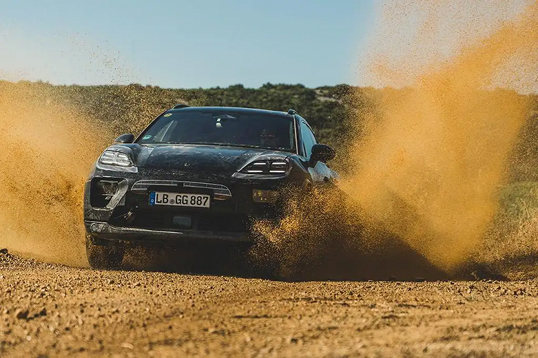 Это новейший Porsche Macan. Автомобиль жёстко тестируют на бездорожье до анонса