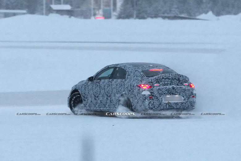 Новейший полноприводный Mercedes-AMG CLA месит снег в Швеции. Появились первые живые фото автомобиля